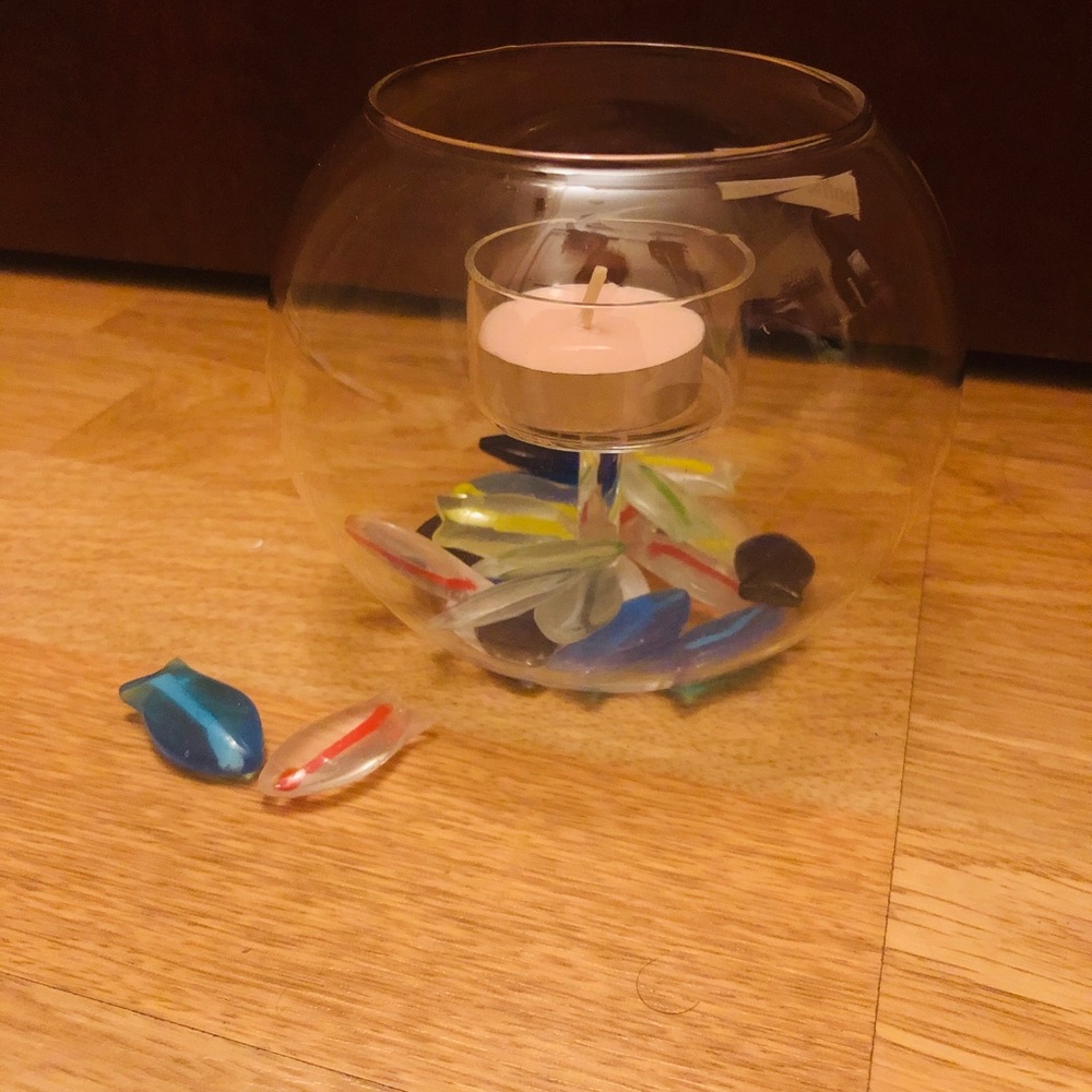 Ocean view tea light holder with multicolor fish